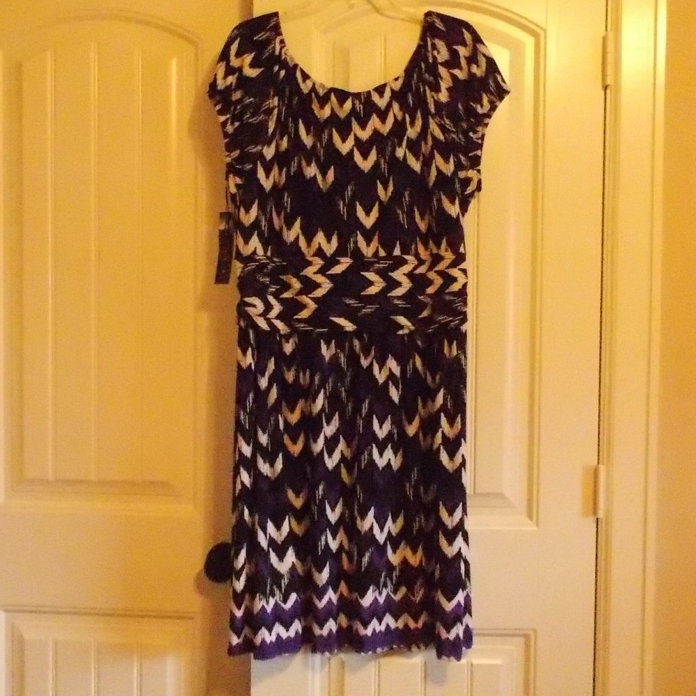 Dress - Picture 2 of 2